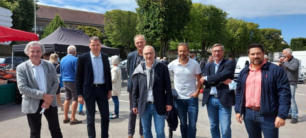  Fabrice VELY maire de Caudan, Alain NICOLAZO maire de Cléguer, Marc BOUTRUCHE maire de Queven, Gwenn LE NAY maire de Plouay, Jean Yves TREGUIER Délégué départemental du Modem56 Morbihan et Jimmy PAHUN, Député du Morbihan, 2e circonscription (Auray) 